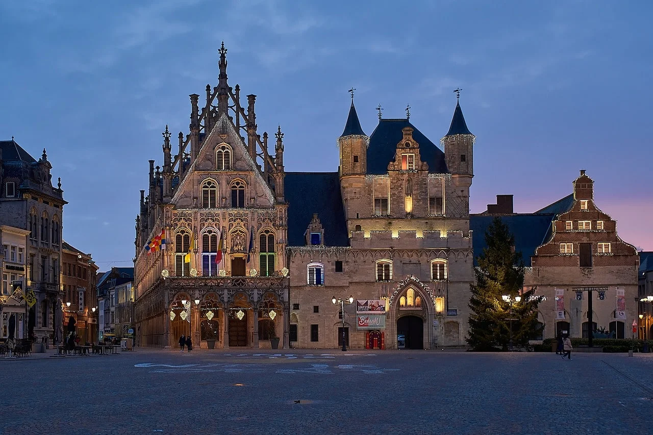 Mechelen: Una Ciudad de Historia, Arte y Cultura